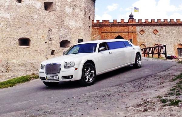 Лимузин Chrysler 300C - фото 2аренда лимузина в Киеве - 