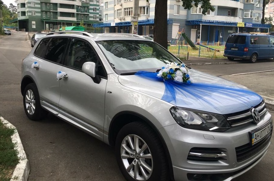 Джип Volkswagen Touareg 2015, заказ свадебного автомобиля в Киеве