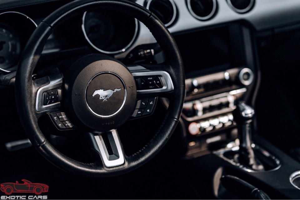 Седан Ford Mustang - фото 4мустанг кабриолет киев - 