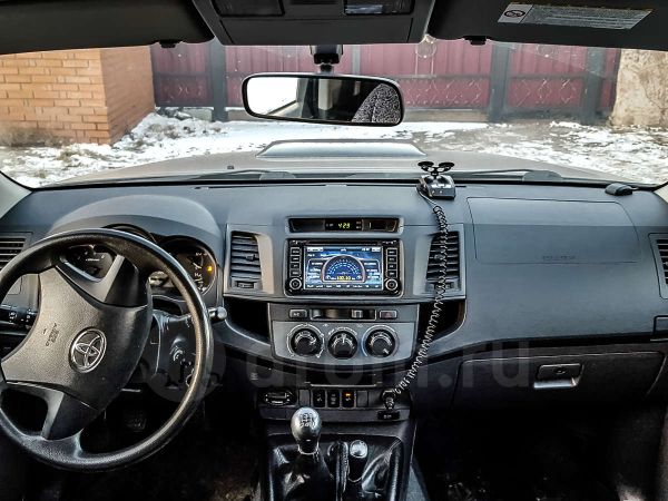 Внедорожник Toyota Hilux Pick Up, аренда пикапа в Киеве без водителя